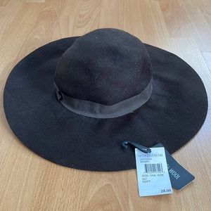 NWT - Nordstrom  Flap hat 100% wool
